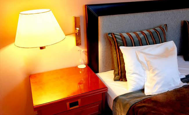 Number 64 Hotel Солсбъри Екстериор снимка