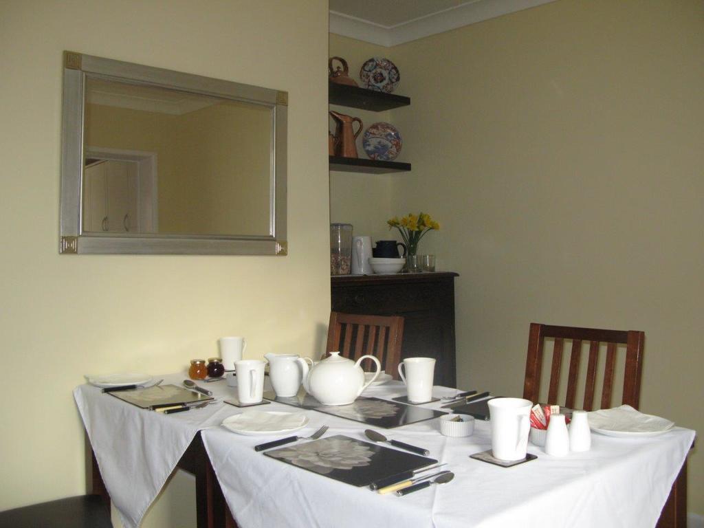 Number 64 Hotel Солсбъри Екстериор снимка